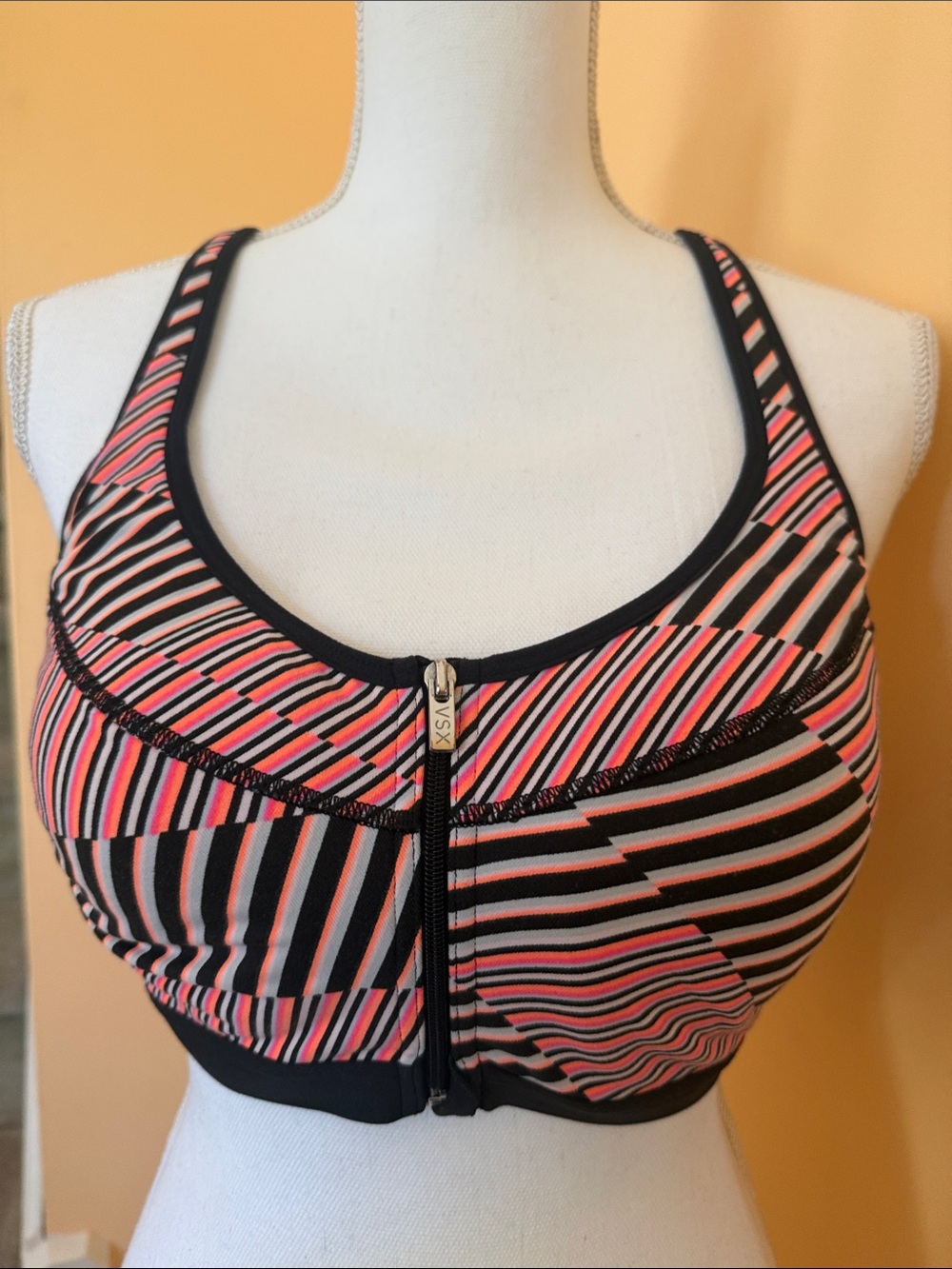 Victoria Secret Sports Bra- VSX Knockout Sports Bra - front close